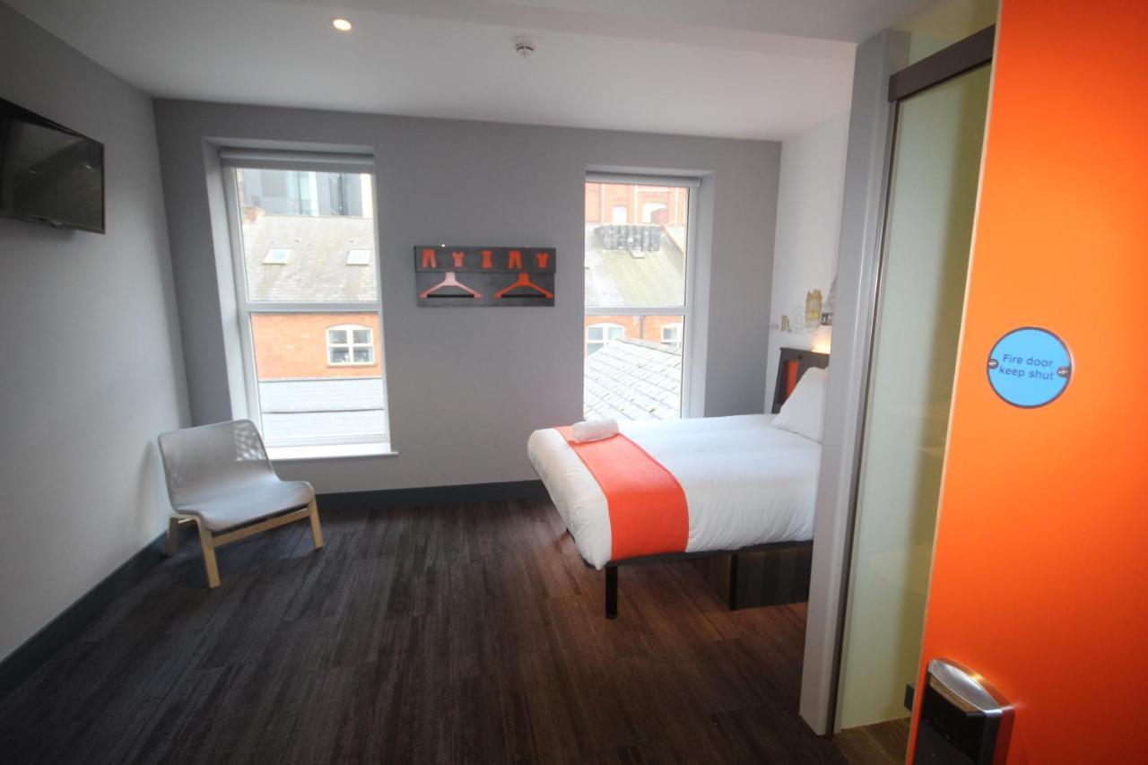 Easyhotel 3*