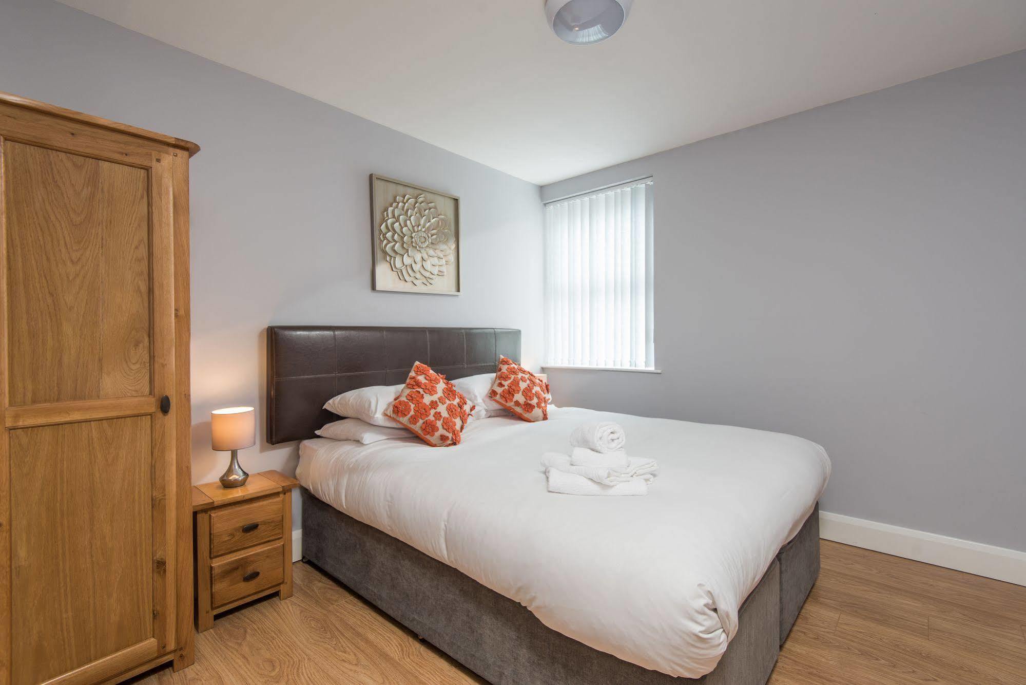Giant Serviced Apartment