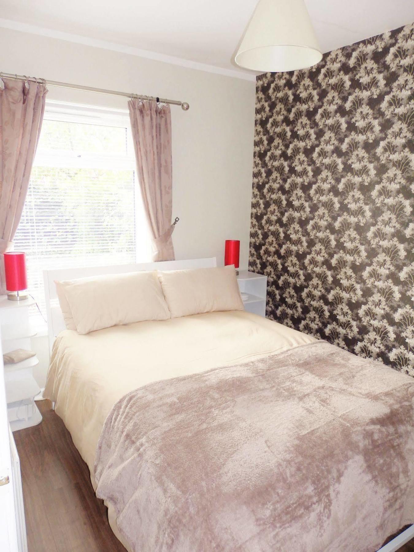 Apartment Great Location - City Centre - Parking - 4 Beds - 2 Bedrooms *
