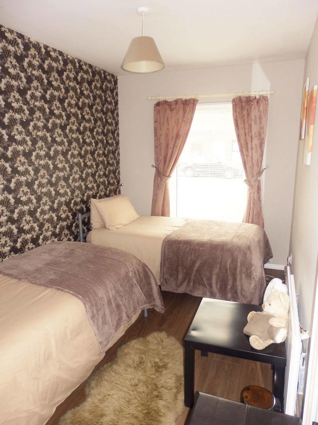 Apartment Great Location - City Centre - Parking - 4 Beds - 2 Bedrooms