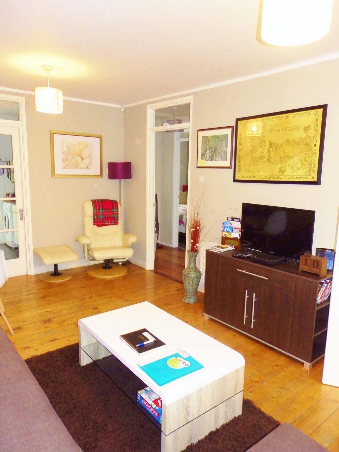 Apartment Great Location - City Centre - Parking - 4 Beds - 2 Bedrooms