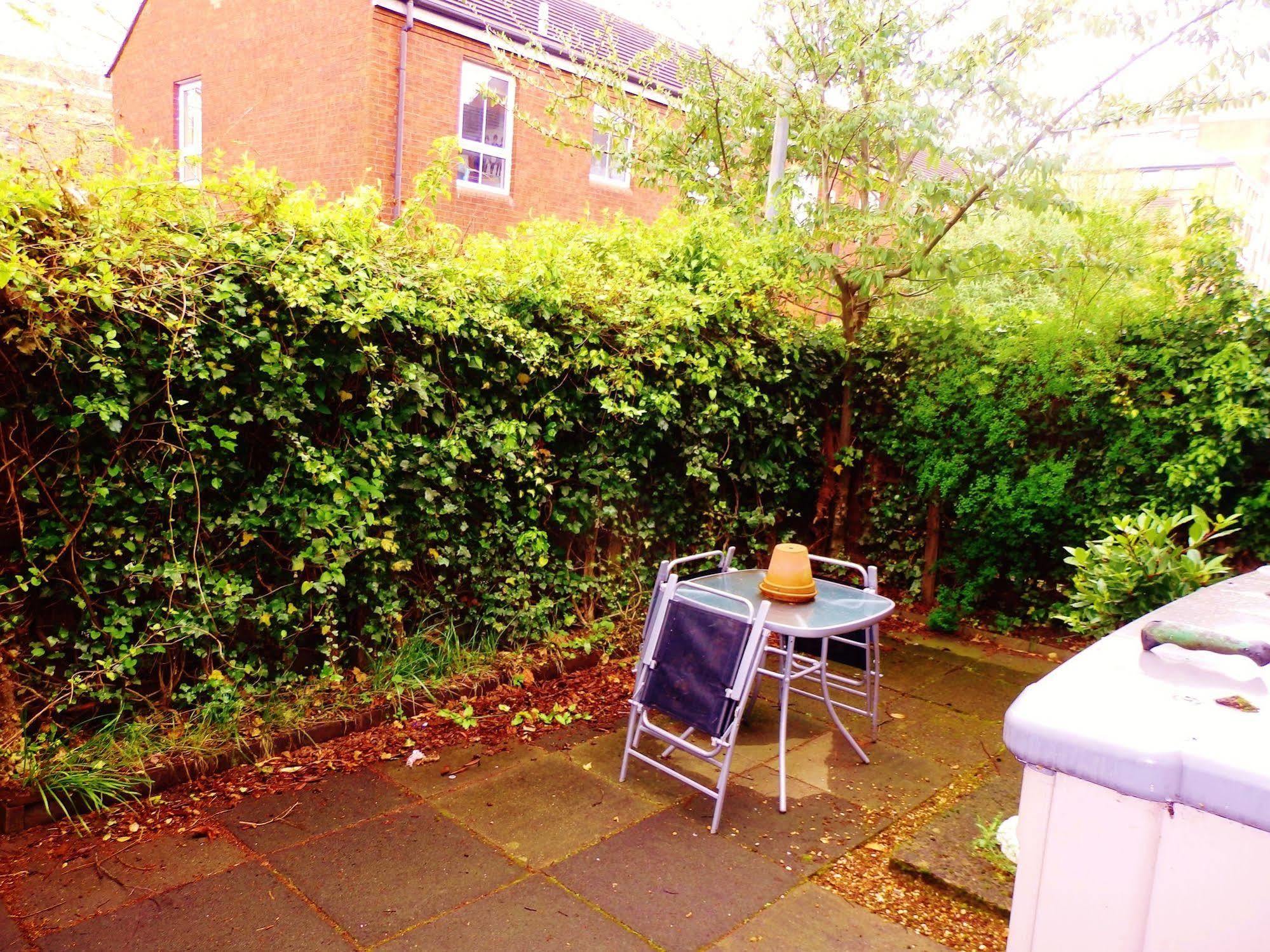 Apartment Great Location - City Centre - Parking - 4 Beds - 2 Bedrooms *