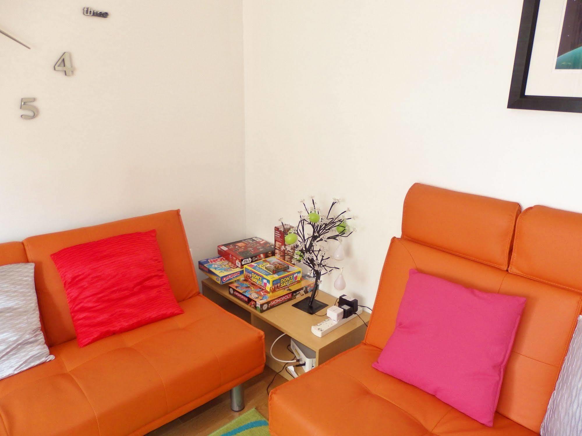 Apartment Very Central Location- Free Parking - 2 Bedrooms *