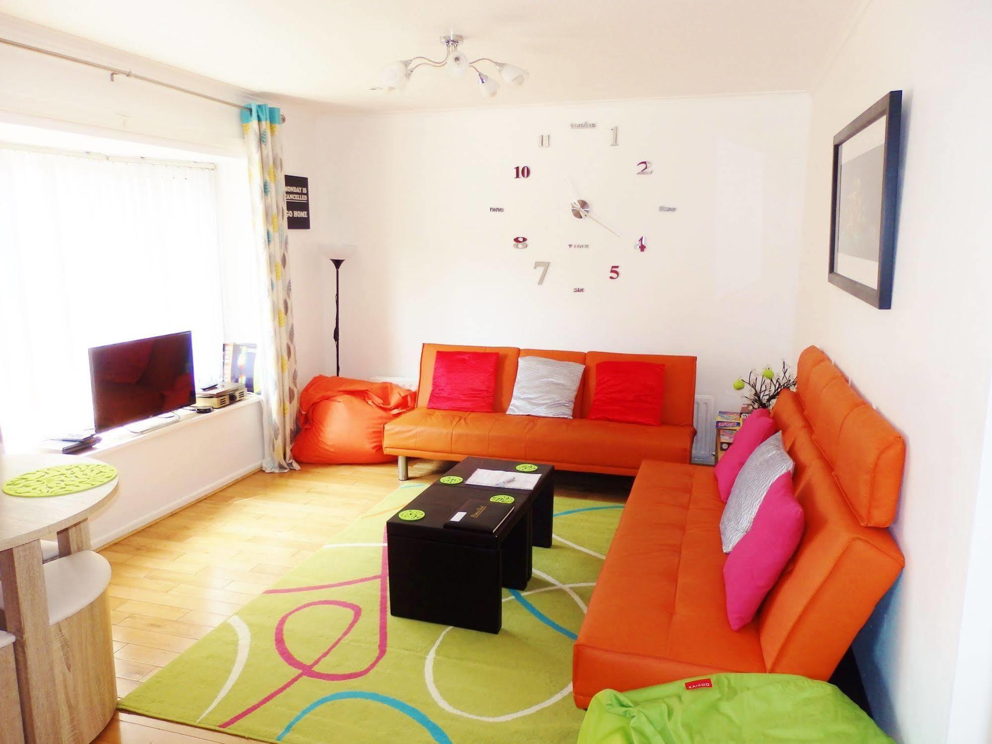Very Central Location- Free Parking - 2 Bedrooms *