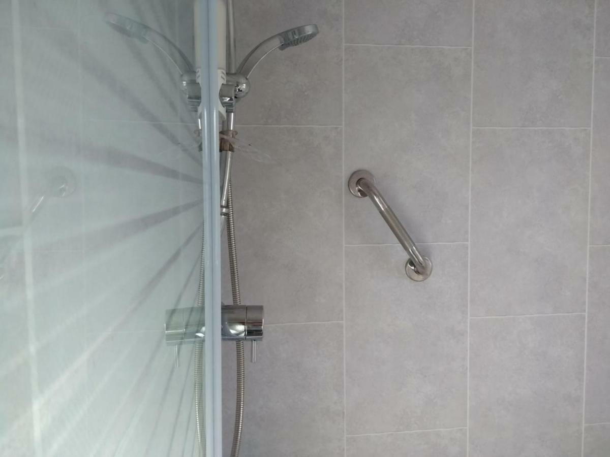 Apartment Great Location - City Centre - Parking - 4 Beds - 2 Bedrooms *