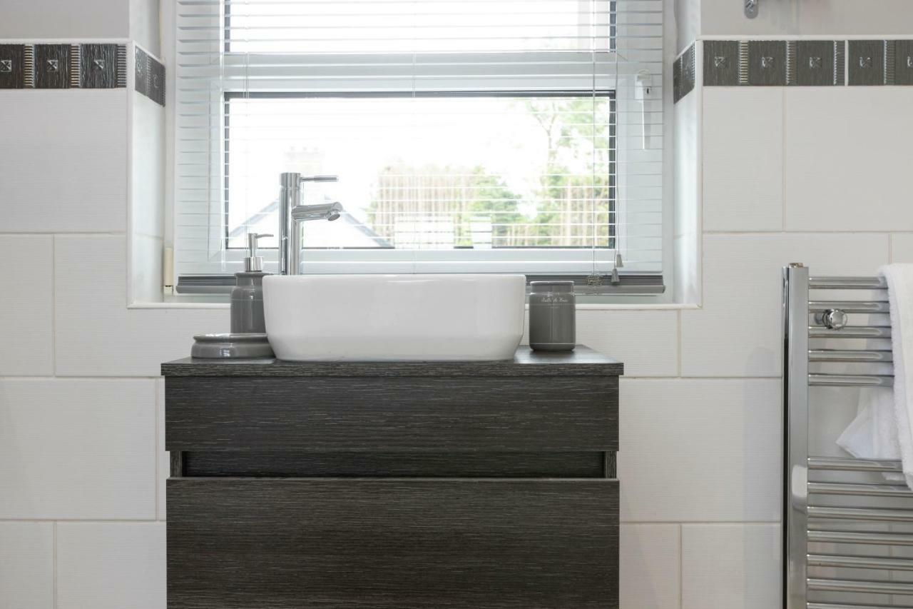 Chestnut House, Beautiful, Spacious & Comfortable Holiday home Belfast