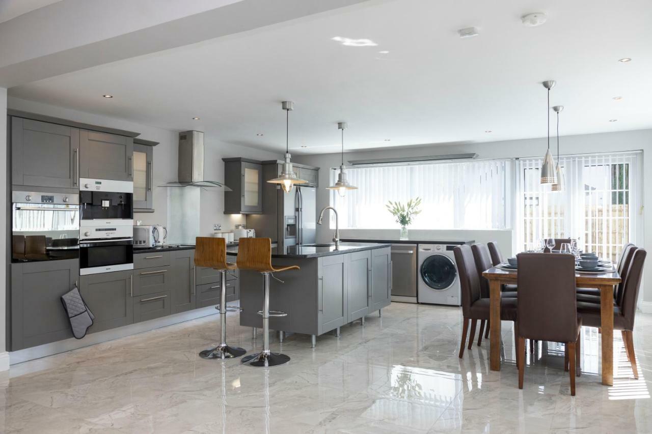 Chestnut House, Beautiful, Spacious & Comfortable Holiday home Belfast