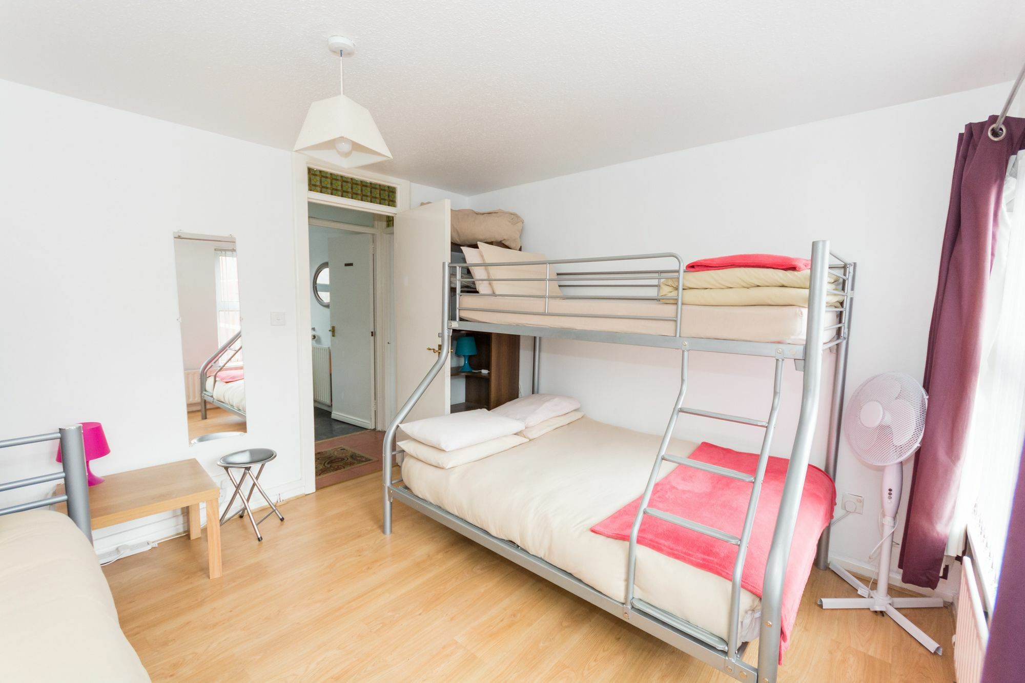 Apartment Very Central Location- Free Parking - 2 Bedrooms Belfast