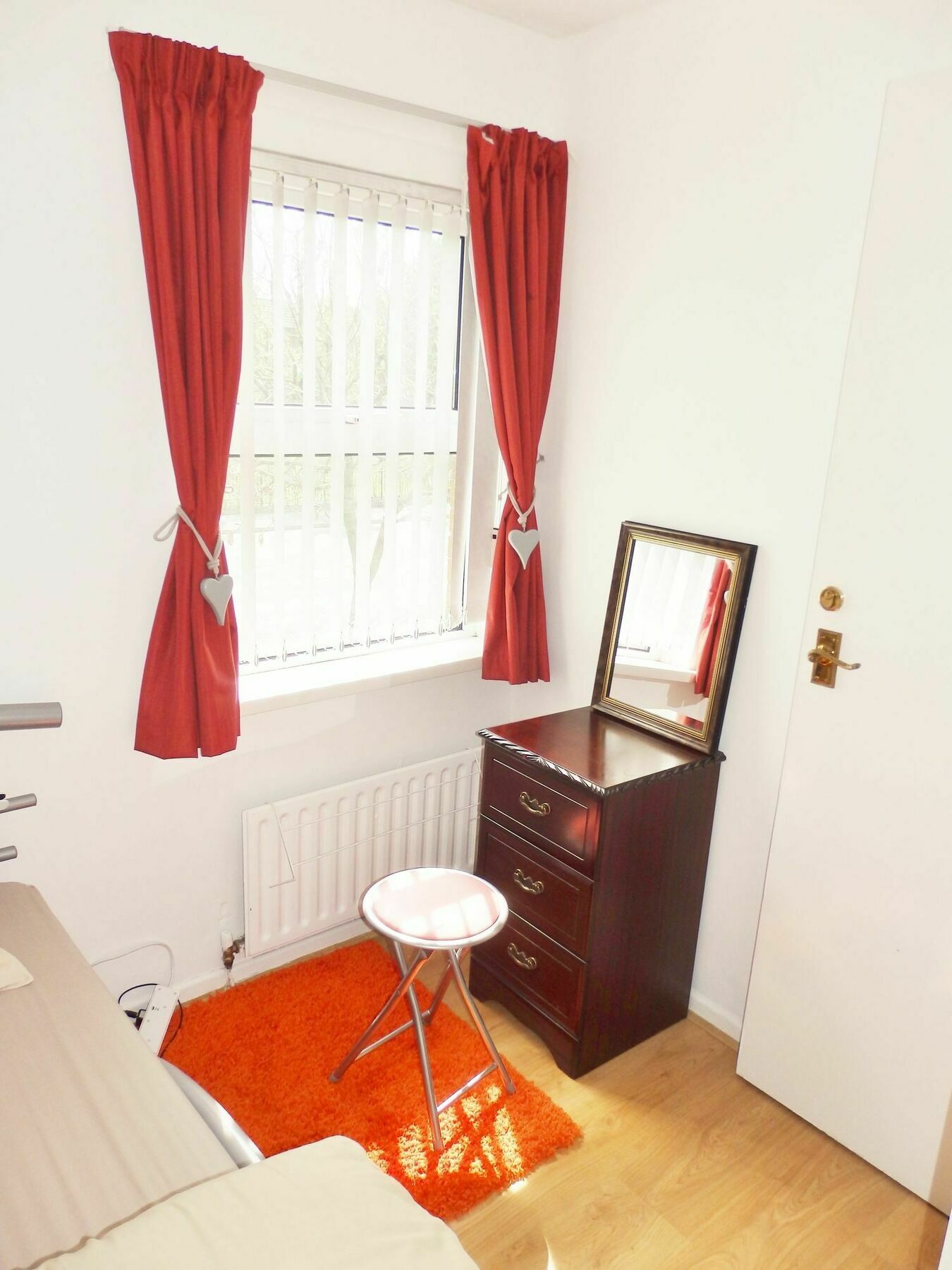 Very Central Location- Free Parking - 2 Bedrooms * Belfast
