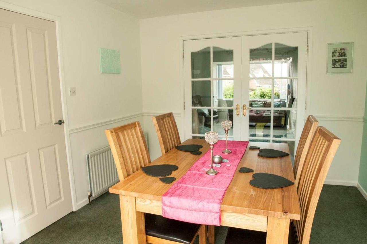 Holiday home Elegant 3-bed House W Garden Belfast