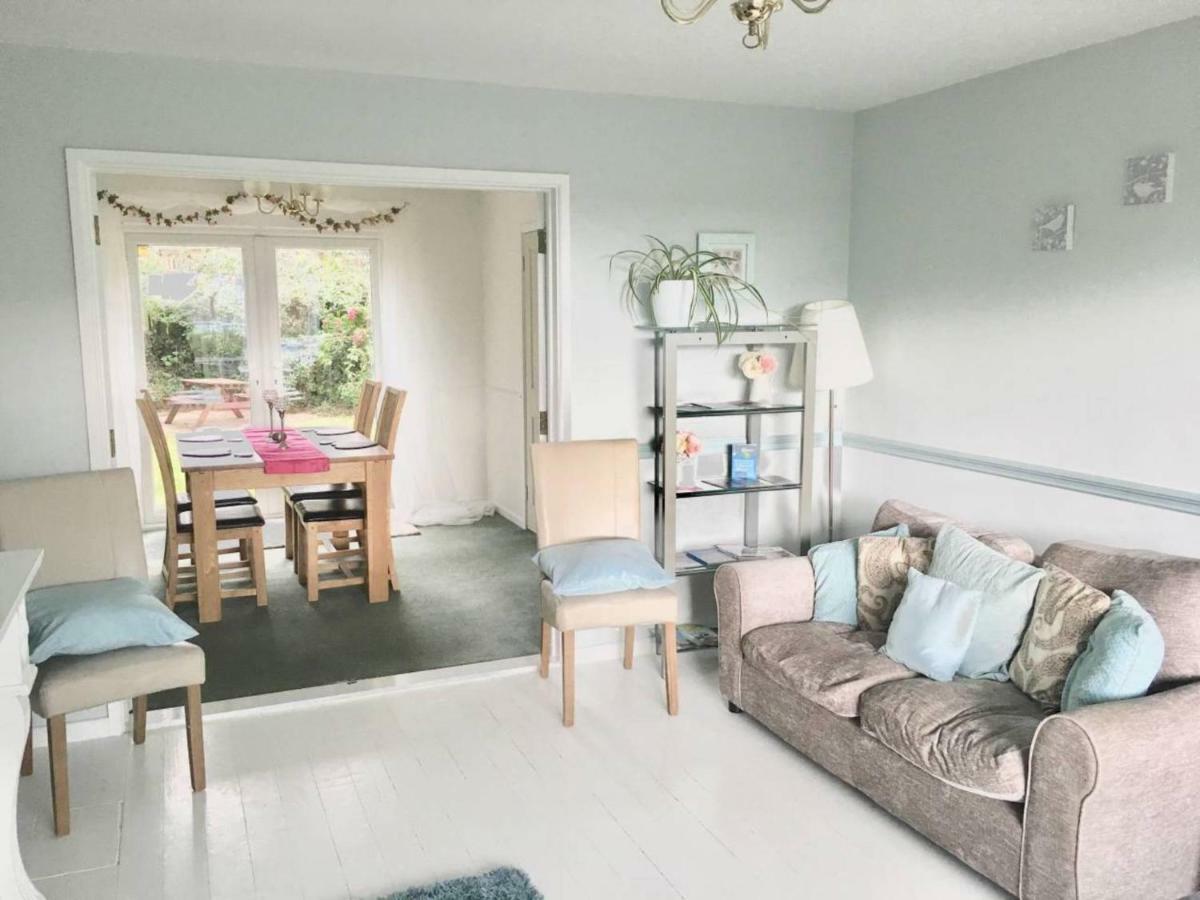 Holiday home Elegant 3-bed House W Garden Belfast