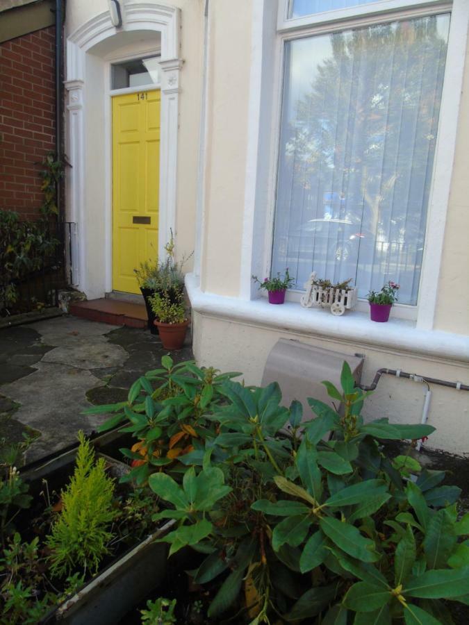 Guest house Big Yellow Door In Queens Quarter Belfast