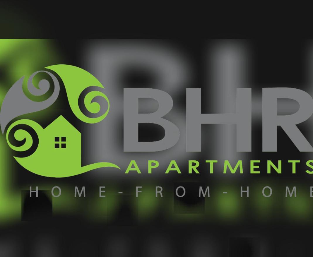 Excellent Location - City Centre - Parking - 4 Beds -2 Bedrooms *