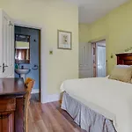 Avenue House Guest House