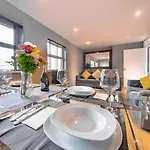 Pass The Keys - 2Br Luxury Apartment With Jacuzzi Bath
