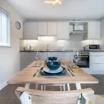 Pass The Keys Luxurious 1Br Apt In Prime Location With Top Amenities