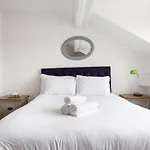 Fabulous Penthouse, Brilliant Location, Sleeps 6!