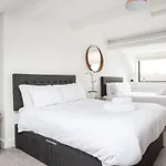 Fabulous Penthouse, Brilliant Location, Sleeps 6!