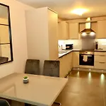 Lovely 2- Bedroom Apartment In Belfast