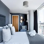 Best City Views, Sleeps 6, Fabulous Interiors
