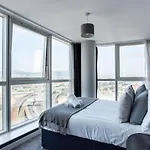 Best City Views, Sleeps 6, Fabulous Interiors