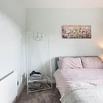 New Lisburn Road Apartment - Free Parking