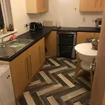 Lovely Ground Floor Apartment With Easy Parking.