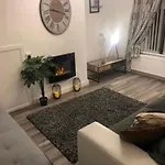 Lovely Ground Floor Apartment With Easy Parking.