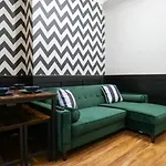 Broadway Belfast! Central Location! Sleeps 6!