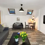 Harland View Apartment