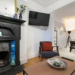 Pass The Keys Exquisite 3 Floor Townhouse Perfect Location