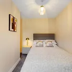 It\'S Broadway Baby! Great House Close To City Centre