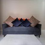 Chic Studio Apartment Central Belfast Sleeps 2.