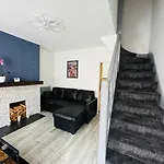 Cosy House With Floating Beds In Belfast