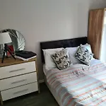 Massive 4 Bed Home Walking Distance To The City Lights, Perfect For Business Trips