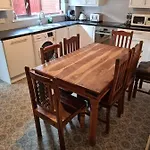 Massive 4 Bed Home Walking Distance To The City Lights, Perfect For Business Trips