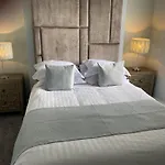 City Centre 3 Bdr Townhouse By Belfast City Breaks