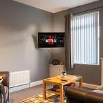 Vibrant City Centre Townhouse With Free Parking Rare Outdoor Patio