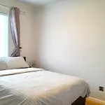 Excellent Location - City Centre - Parking - 4 Beds -2 Bedrooms
