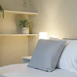 Pass The Keys 4 Bedrooms Cafes Shops 6 Mins To City Centre