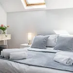 Pass The Keys 4 Bedrooms Cafes Shops 6 Mins To City Centre
