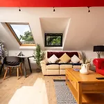 The Botanic Way - City Centre Duplex With Free Parking And City Views