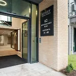 Stunning 2Br Next To The City Airport Bhd - Free Parking