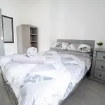Cheerful 3-Bedroom Home With Free Street Parking