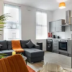 Smart 1 Bedroom Apartment In Belfast East Village