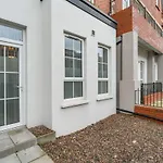 Spacious 1 Bed Apartment In Belfast East Village