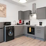 Spacious 1 Bed Apartment In Belfast East Village