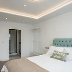 3 Bdr City Centre Penthouse By Belfast City Breaks