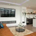 3 Bdr City Centre Penthouse By Belfast City Breaks