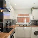 Cozy Townhouse, Walking Distance To Belfast City